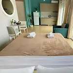 Apartament Trea - Roof On