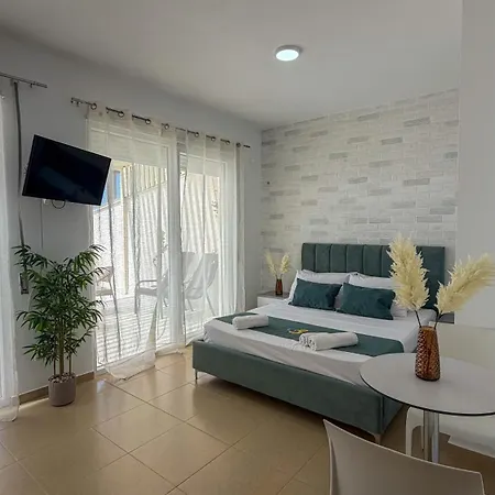 Trea - Aron Rooftop Jacuzzi * Vlorë