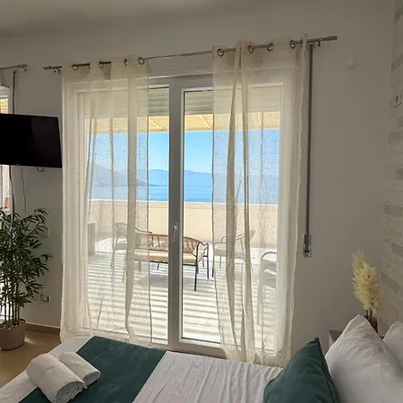 Trea - Aron Rooftop Jacuzzi Apartmán Vlorë