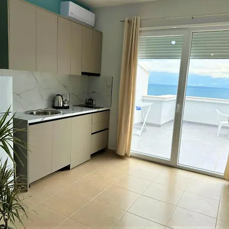 Trea - Roof On * Vlore