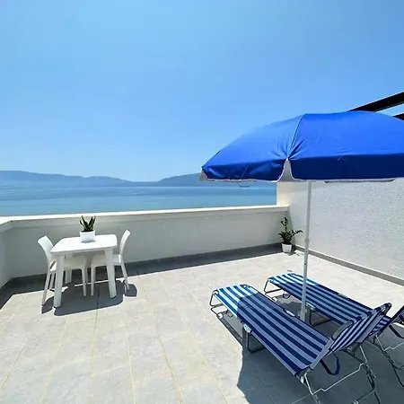 Apartment Trea - Roof On *