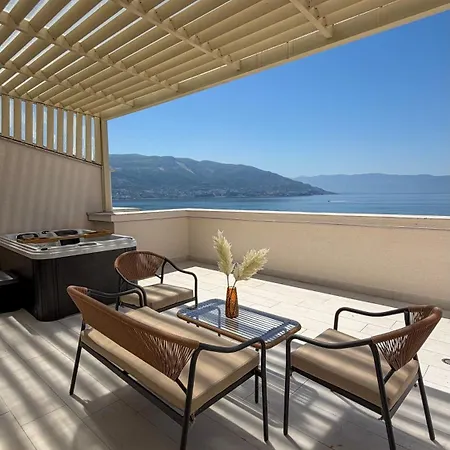 Apartment Trea Rooftop Jacuzzi Vlore