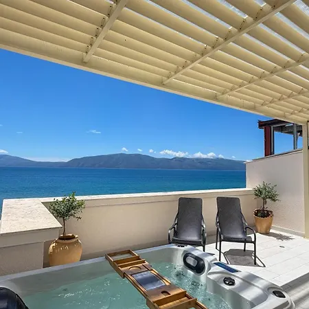 Trea Aron Rooftop Jacuzzi Apartment * Avlonya