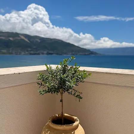 Trea Aron Rooftop Jacuzzi Apartment *