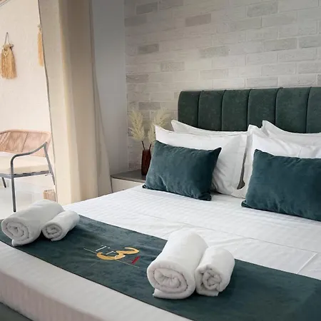 Trea Aron Rooftop Jacuzzi Apartment