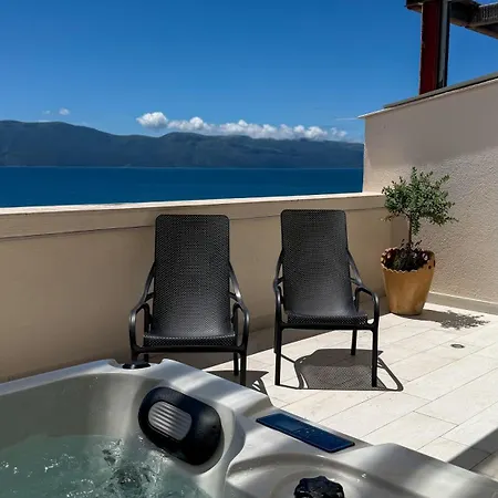 Trea Aron Rooftop Jacuzzi Apartment Vlorë