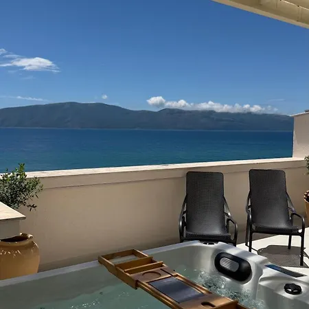 Trea Aron Rooftop Jacuzzi Apartment * Avlonya