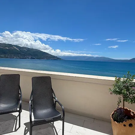 Appartement Trea Aron Rooftop Jacuzzi Apartment Vlorë