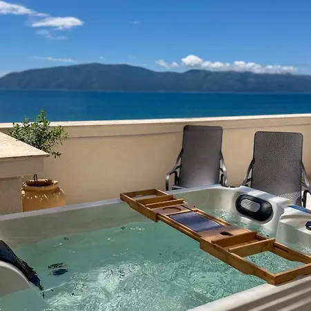 Trea Aron Rooftop Jacuzzi Apartment Vlorë