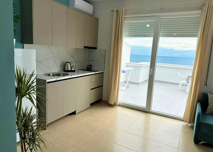 Trea - Roof On * Vlorë